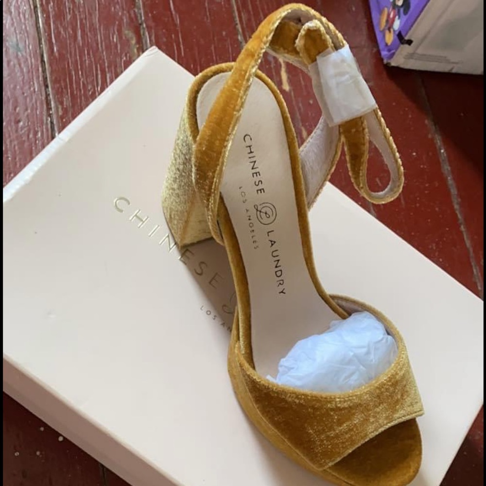 Chinese Laundry Platform Sandal - Size 6